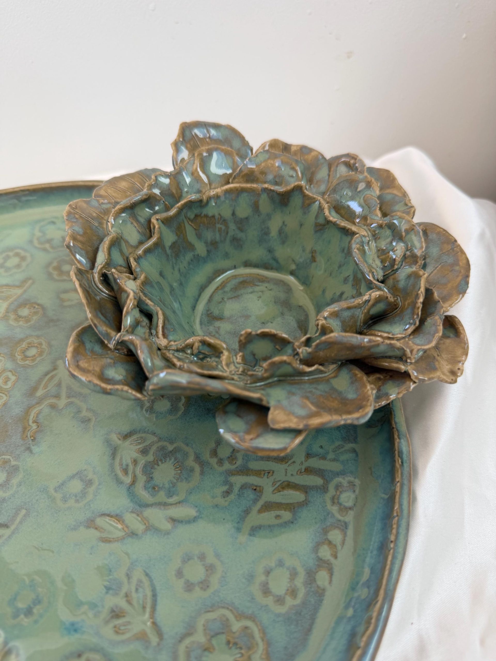 Chip and Dip Platte hand made unique green with a flower - Image 6