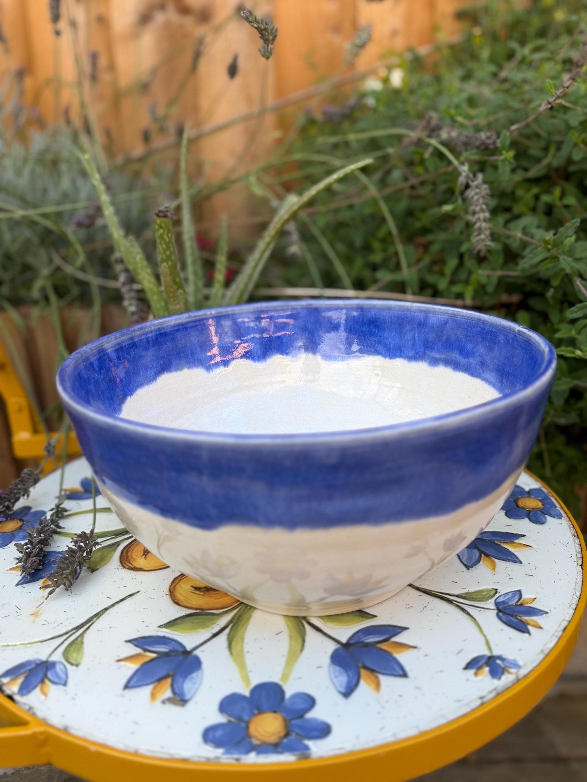 Large Ceramic Salad Bowl with Built-In Grater, Handmade Stoneware 3.2 Litre - Image 2