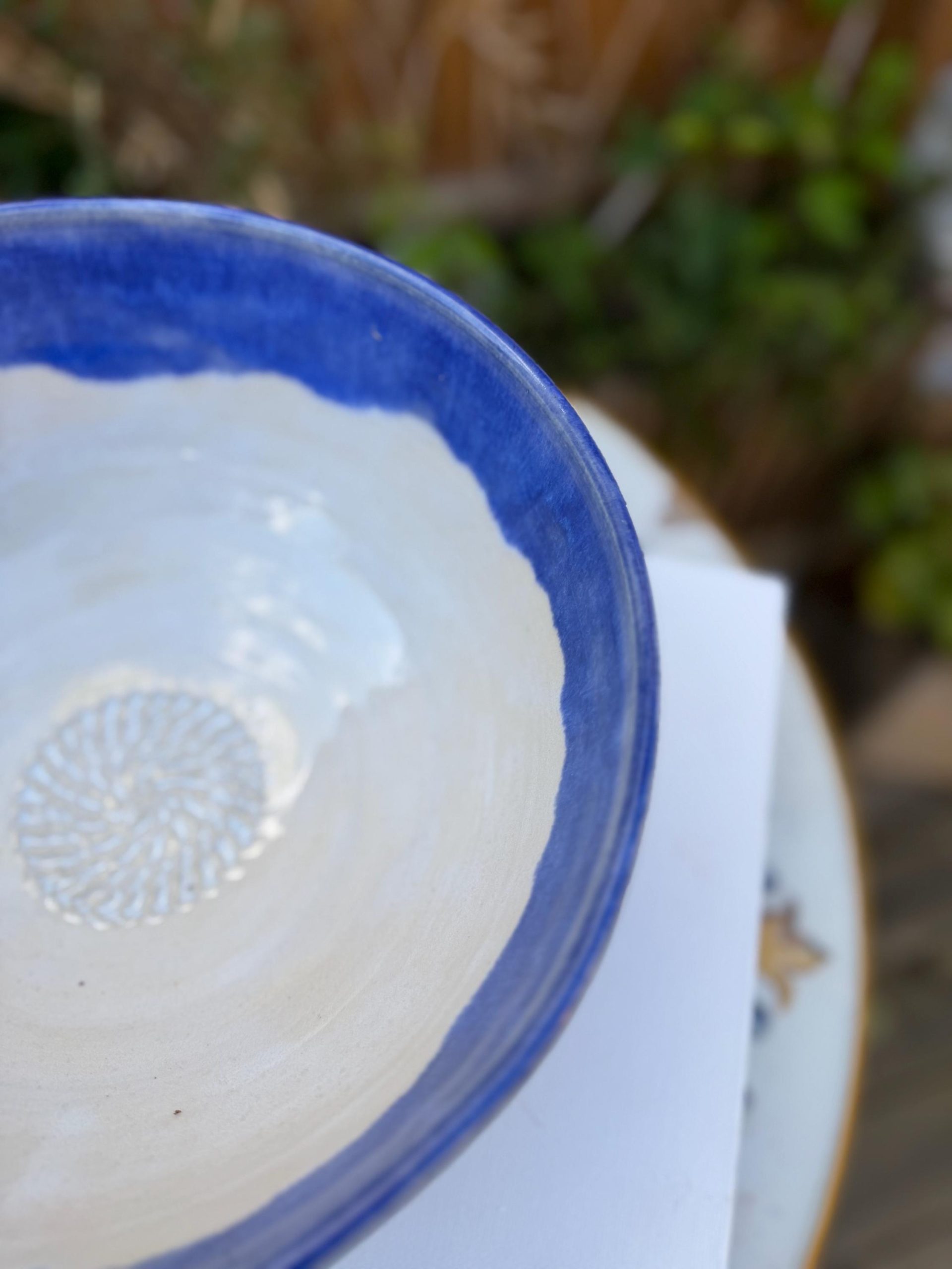 Large Ceramic Salad Bowl with Built-In Grater, Handmade Stoneware 3.2 Litre - Image 6