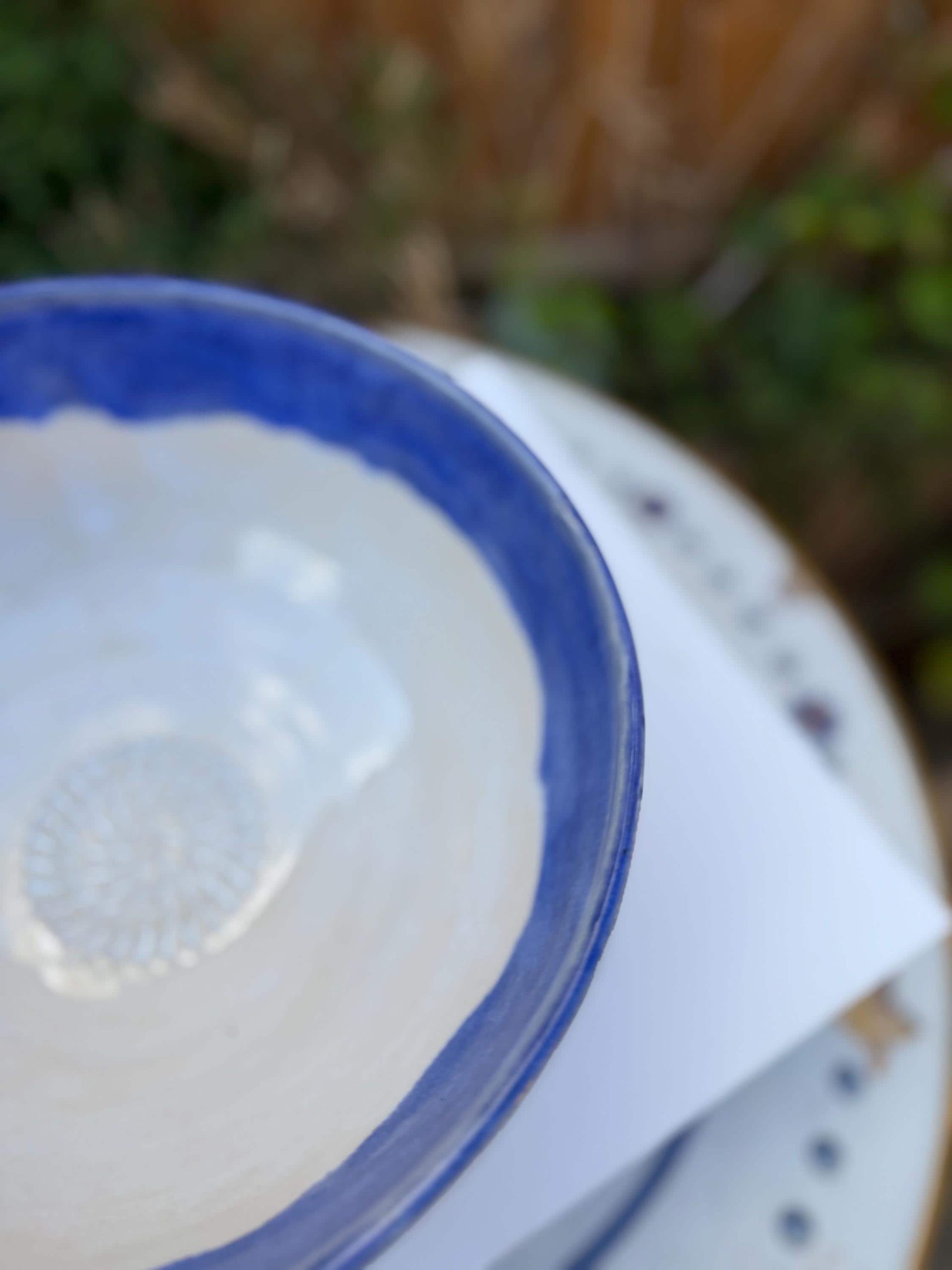 Large Ceramic Salad Bowl with Built-In Grater, Handmade Stoneware 3.2 Litre - Image 5